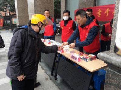 立足教育特色 踐行志愿服務(wù) 市教育局機(jī)關(guān)黨員參加學(xué)雷鋒志愿者活動(dòng)
